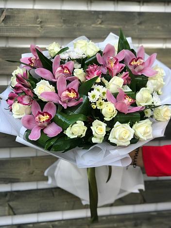 Букет цветов из: Розы и Хризантемы в Куйтун
