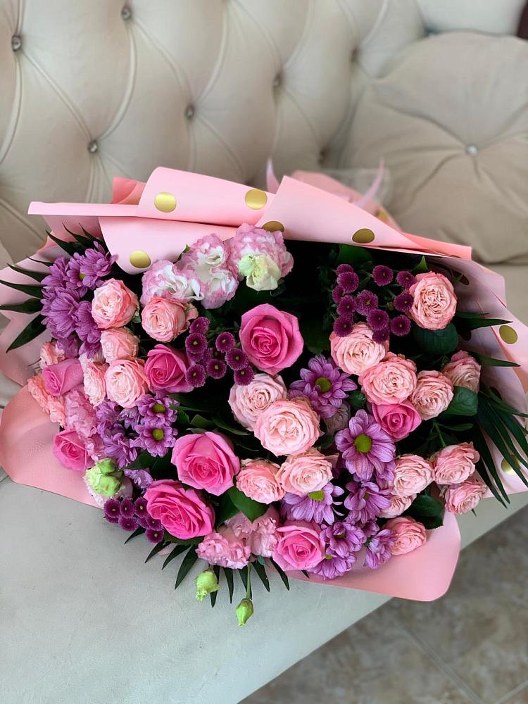 Букет цветов из: Хризантемы, Розы и Лизиантусы в Куйтун