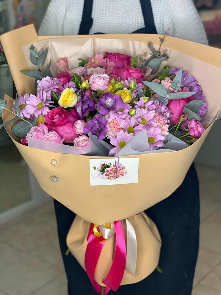 Букет цветов из: Хризантемы, Гвоздики и Альстромерии в Куйтун