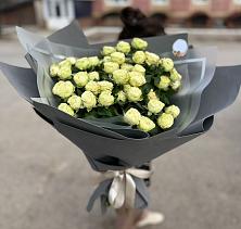Букет Белые кустовые розы Солинеро в Куйтун