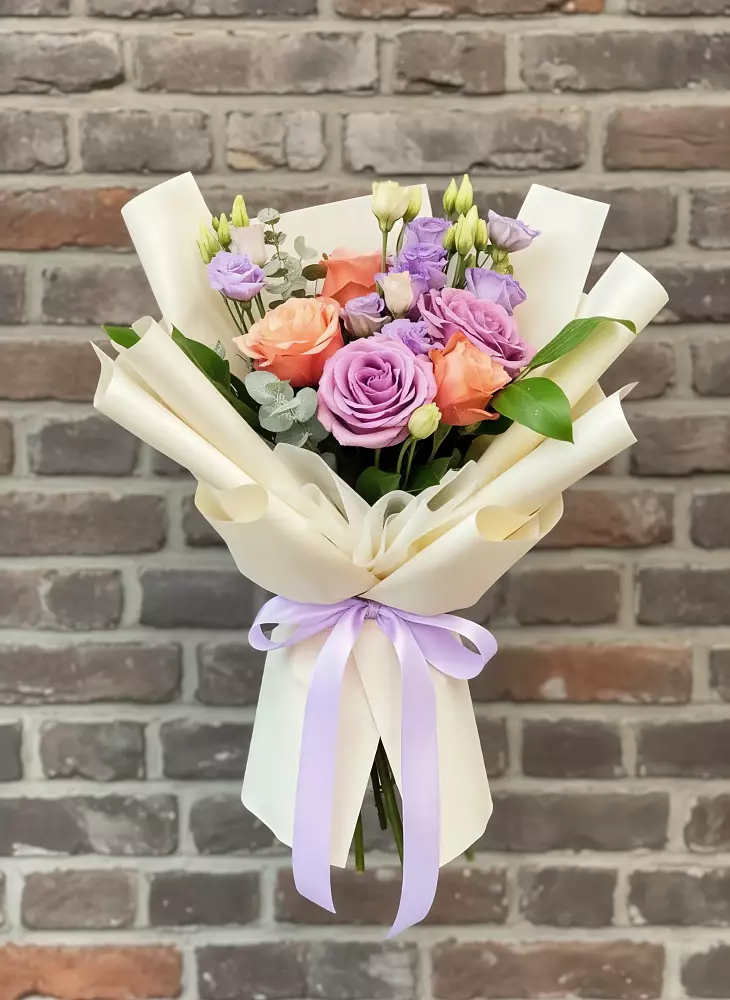 Букет цветов из: Лизиантусы и Розы в Куйтун