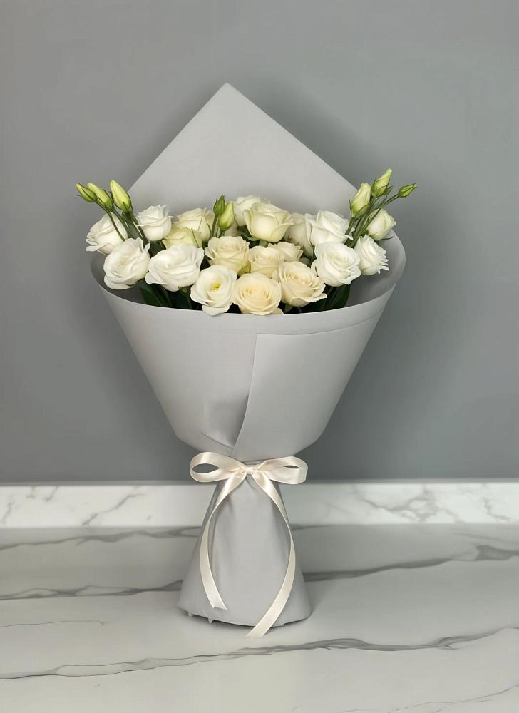 Букет цветов из: Розы и Лизиантусы в Куйтун