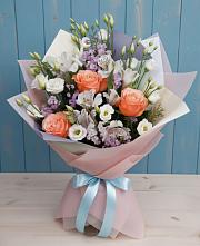 Букет цветов из:  Лизиантусы, Розы, Альстромерии и Гипсофила в Куйтун