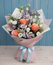 Букет цветов из:  Лизиантусы, Розы, Альстромерии и Гипсофила в Куйтун