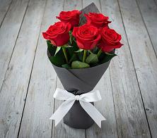 Букет 5 Красных роз Эдлесс Лав в Куйтун