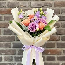 Букет цветов из:  Лизиантусы и Розы в Куйтун