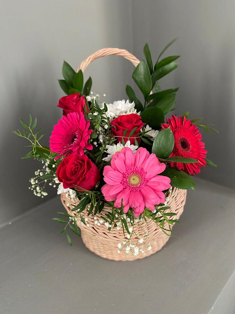 Цветочная композиция из Розы, Хризантемы и Герберы в корзине в Куйтун