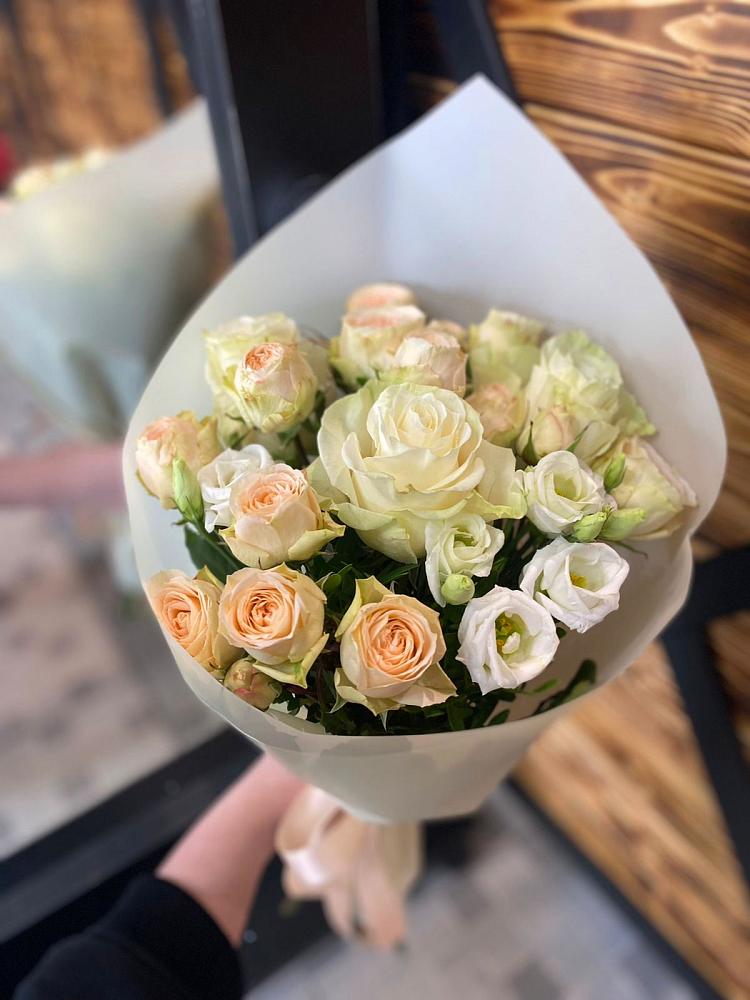 Букет цветов из: Розы и Лизиантусы в Куйтун